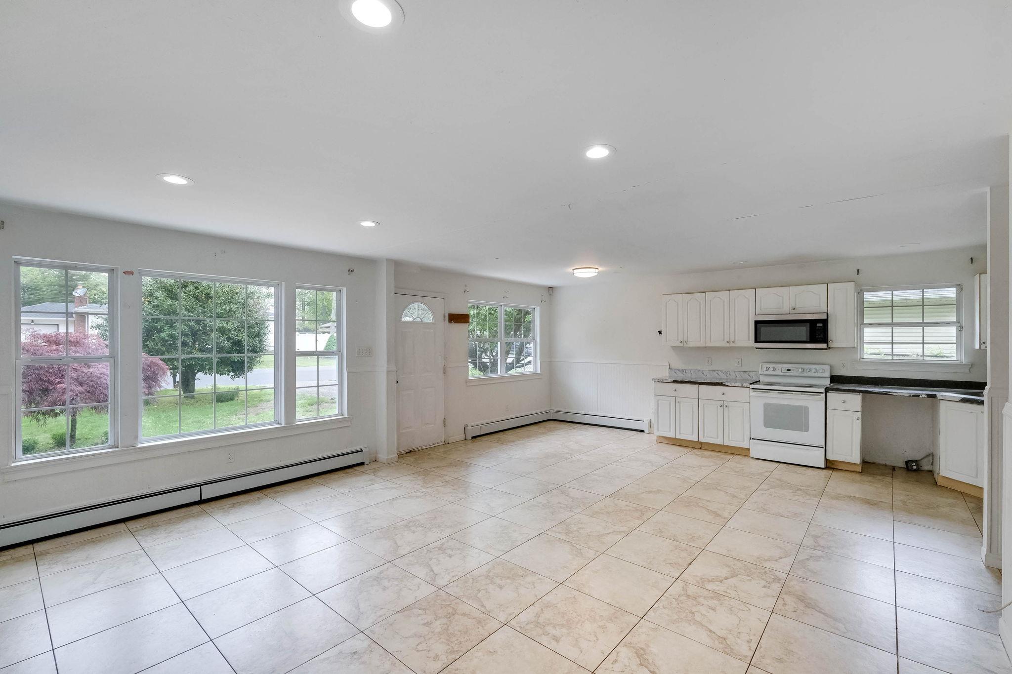 122 Eleanor Avenue, Mastic, New York image 9