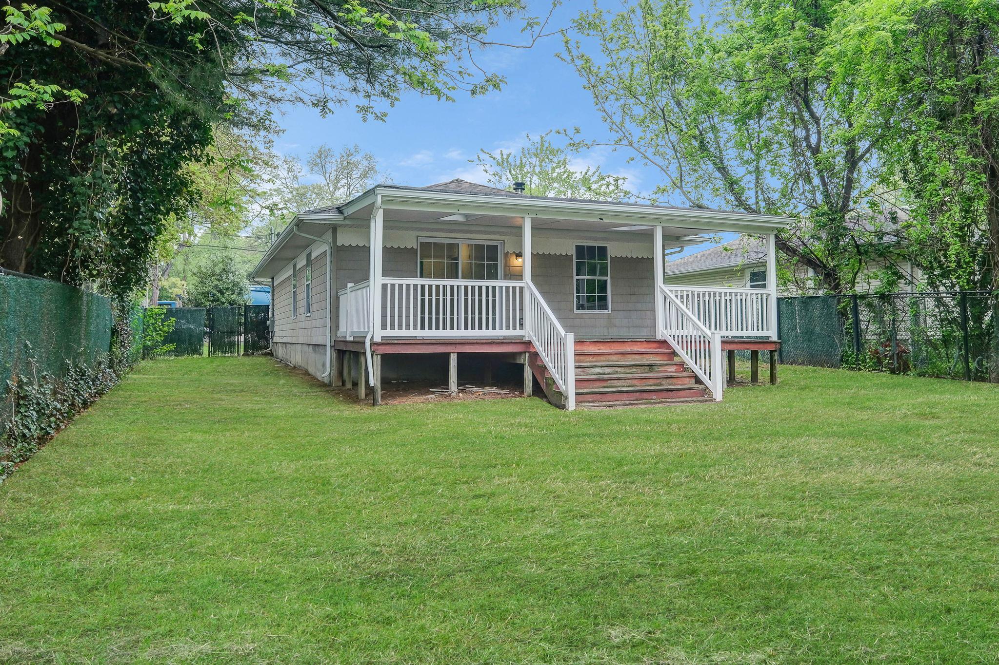 122 Eleanor Avenue, Mastic, New York image 26