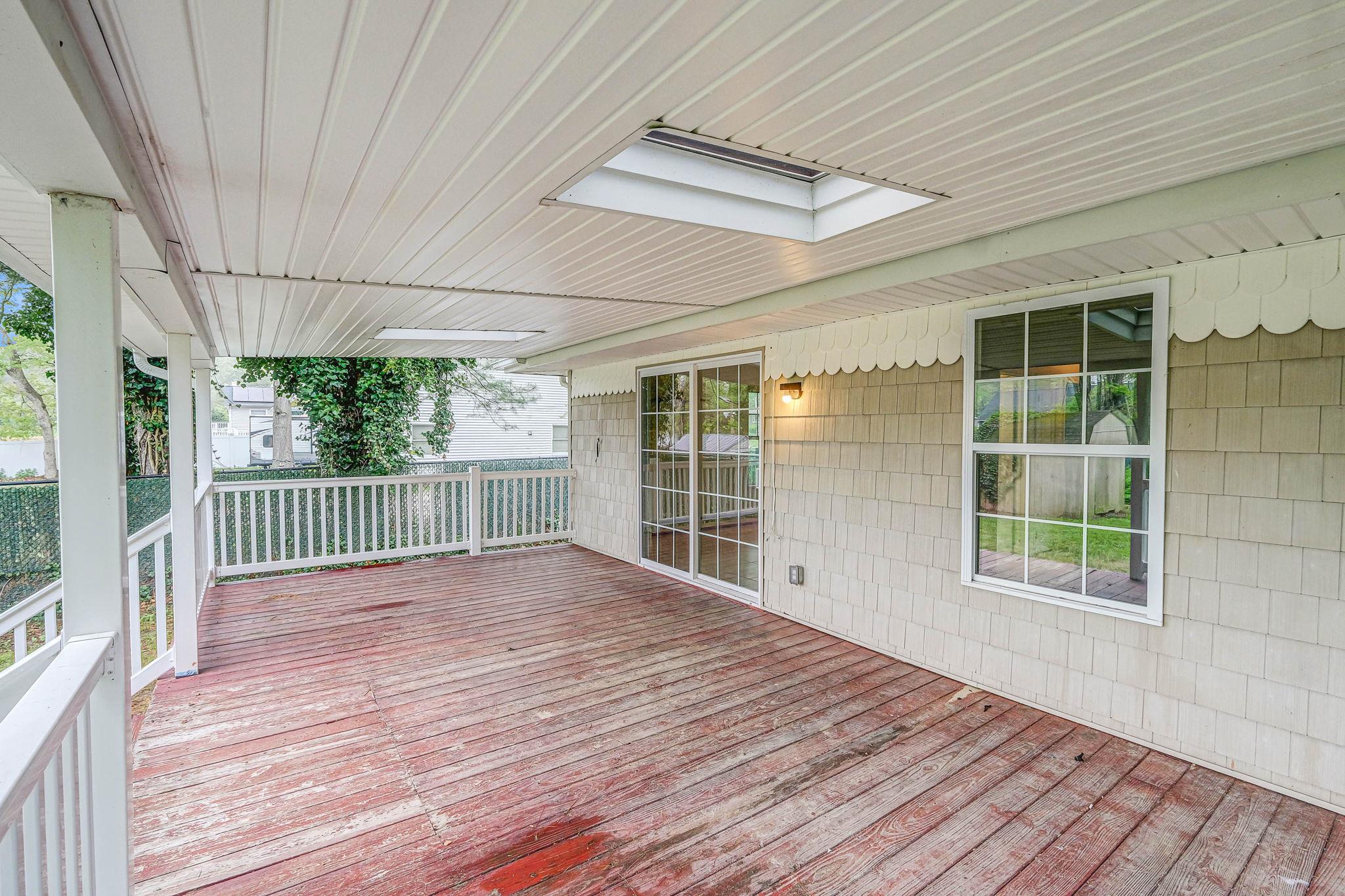 122 Eleanor Avenue, Mastic, New York image 30