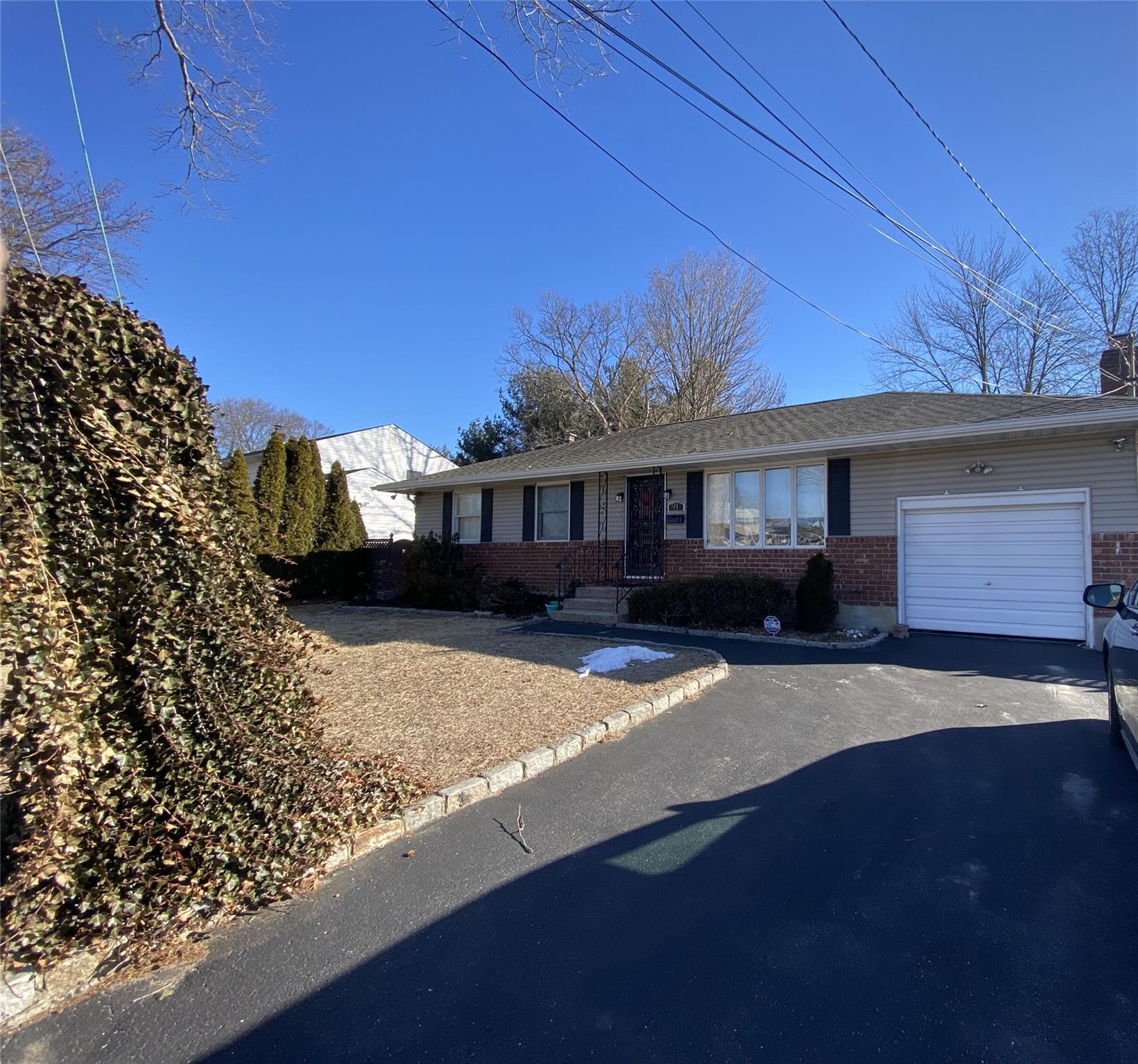 91 Marvin Lane, Commack, New York image 2