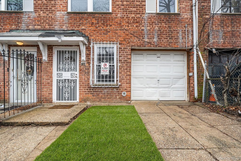 Photo of 422 Autumn Avenue, Brooklyn, NY 11208 (MLS # 982935)