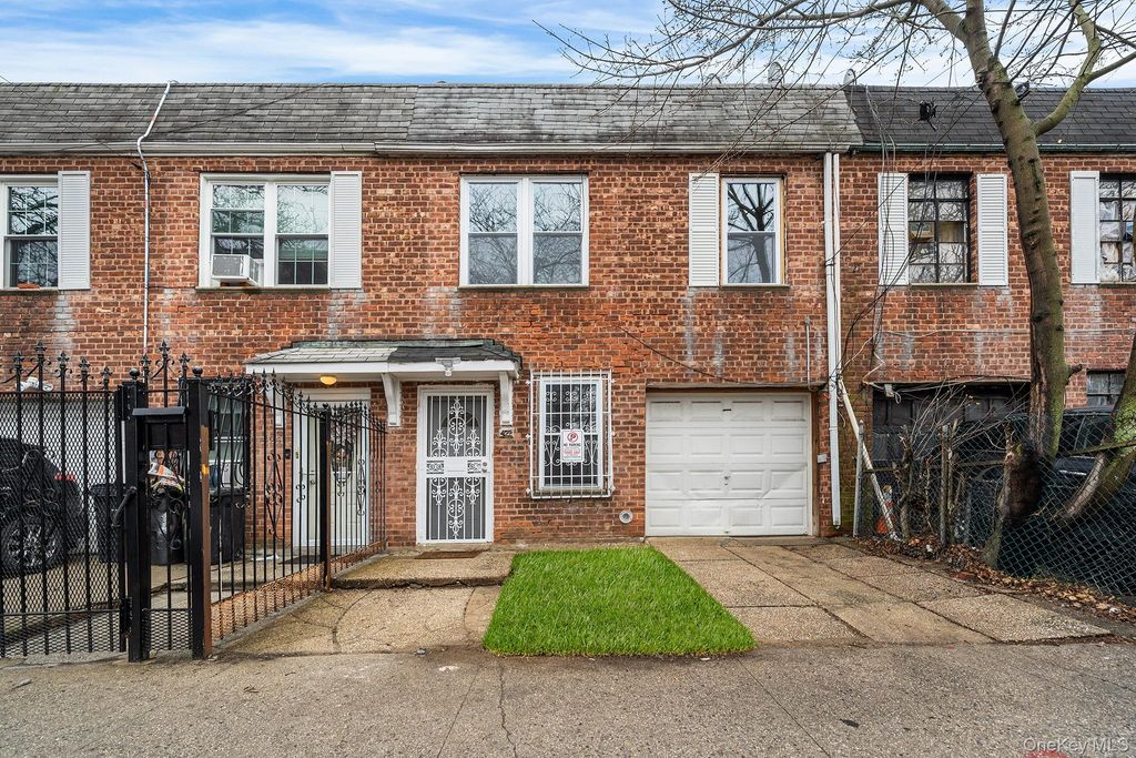Photo of 422 Autumn Avenue, Brooklyn, NY 11208 (MLS # 982935)