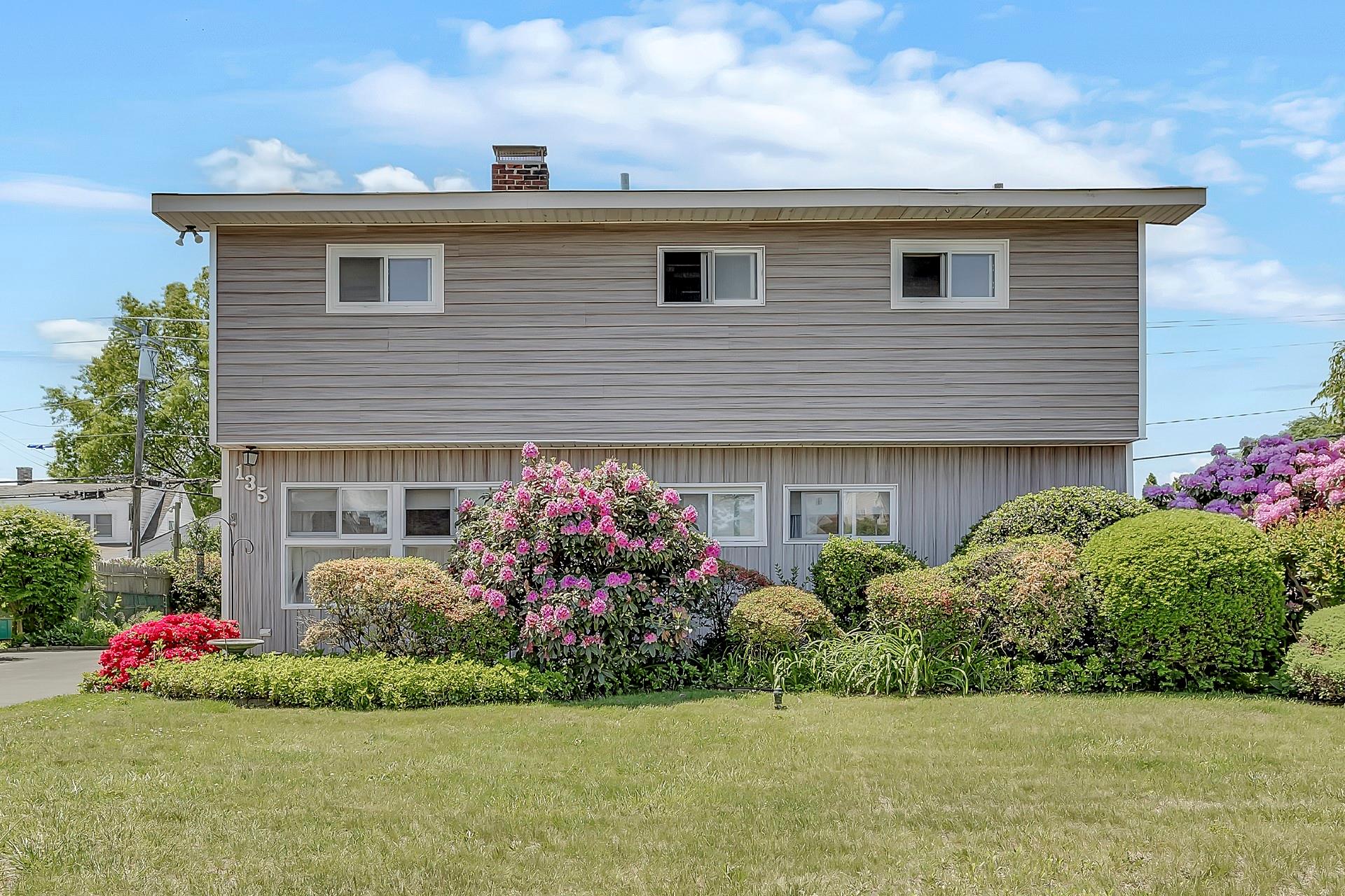 135 Sunrise Lane, Levittown, New York image 1