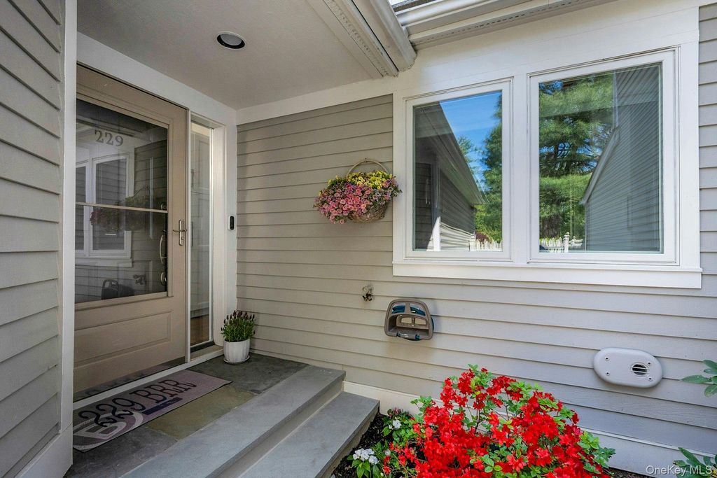 Photo of 229 Boulder Ridge Road, Scarsdale, NY 10583 (MLS # 992893)