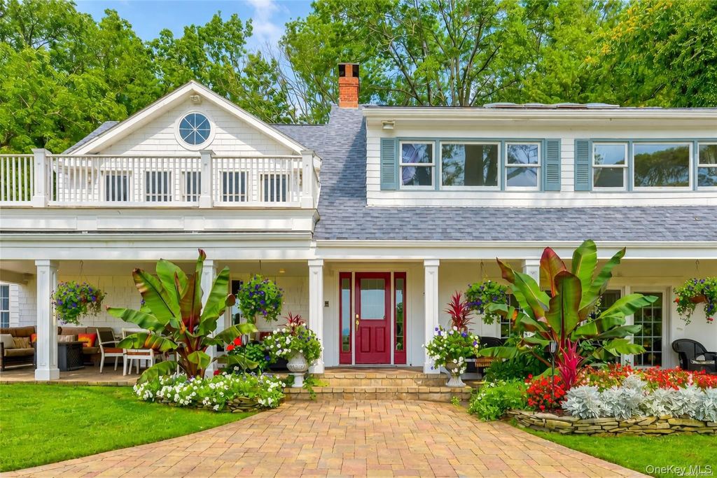 Photo of 16 Beach Road, Northport, NY 11768 (MLS # 980575)