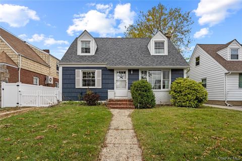 7-22 151st Place Whitestone NY 11357