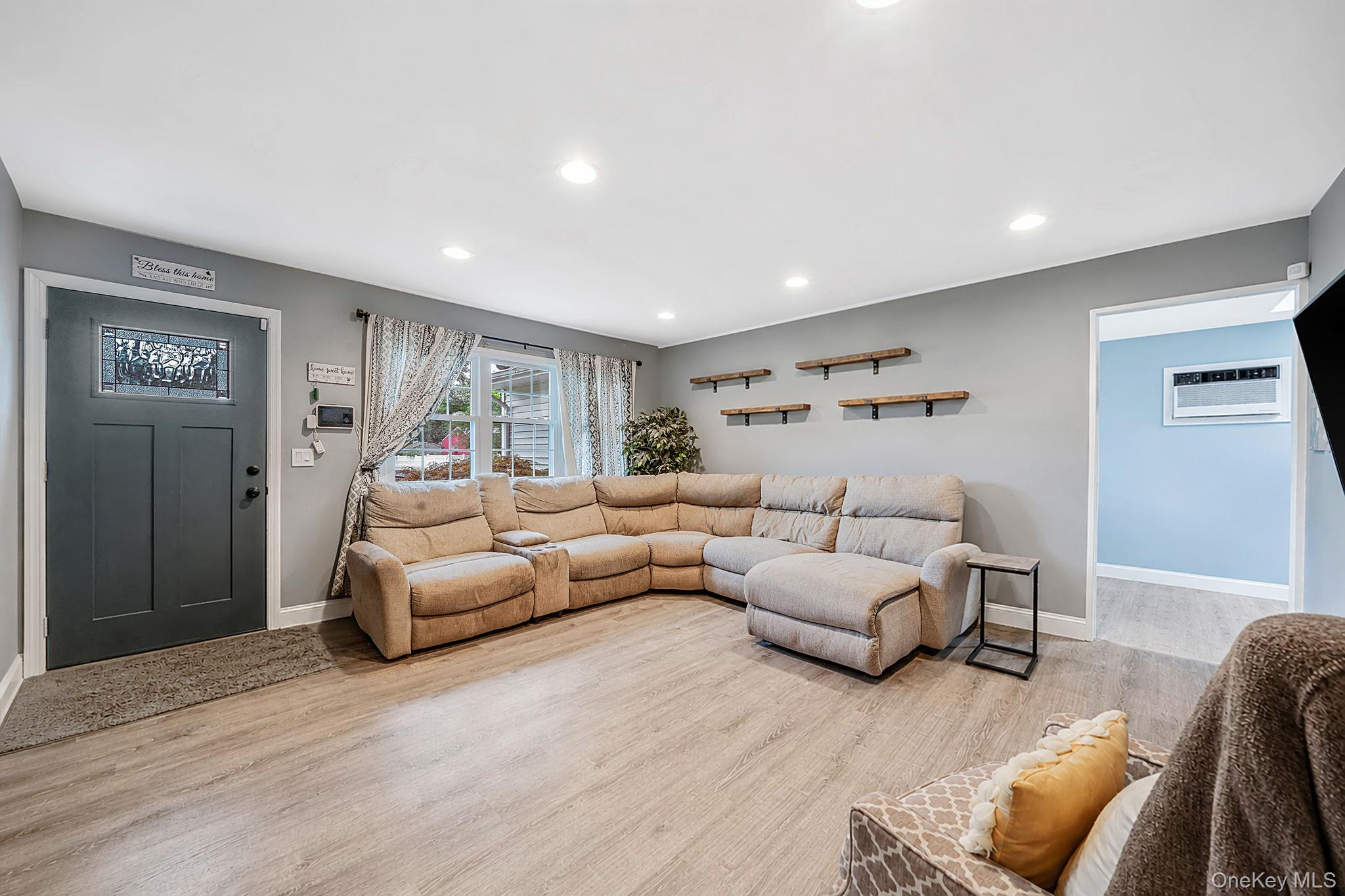 86 Creighton Avenue