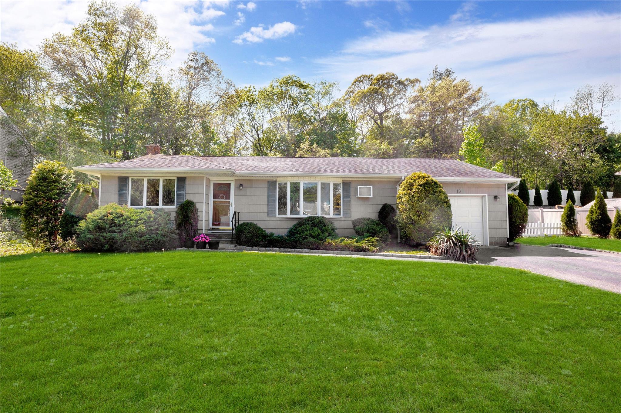 18 Lincoln Avenue, Ronkonkoma, New York image 1