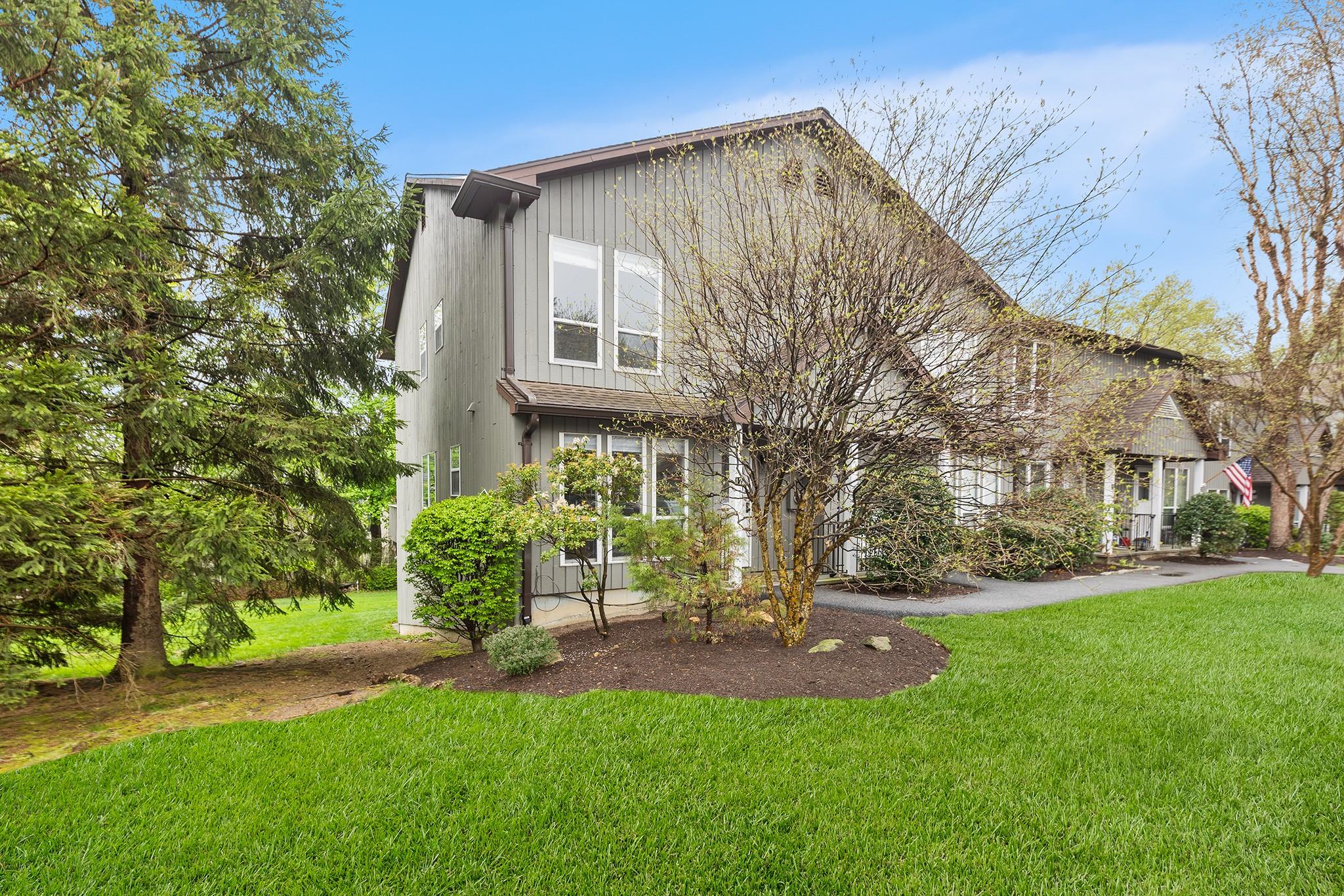 17 Hemlock Circle, Peekskill, New York image 1