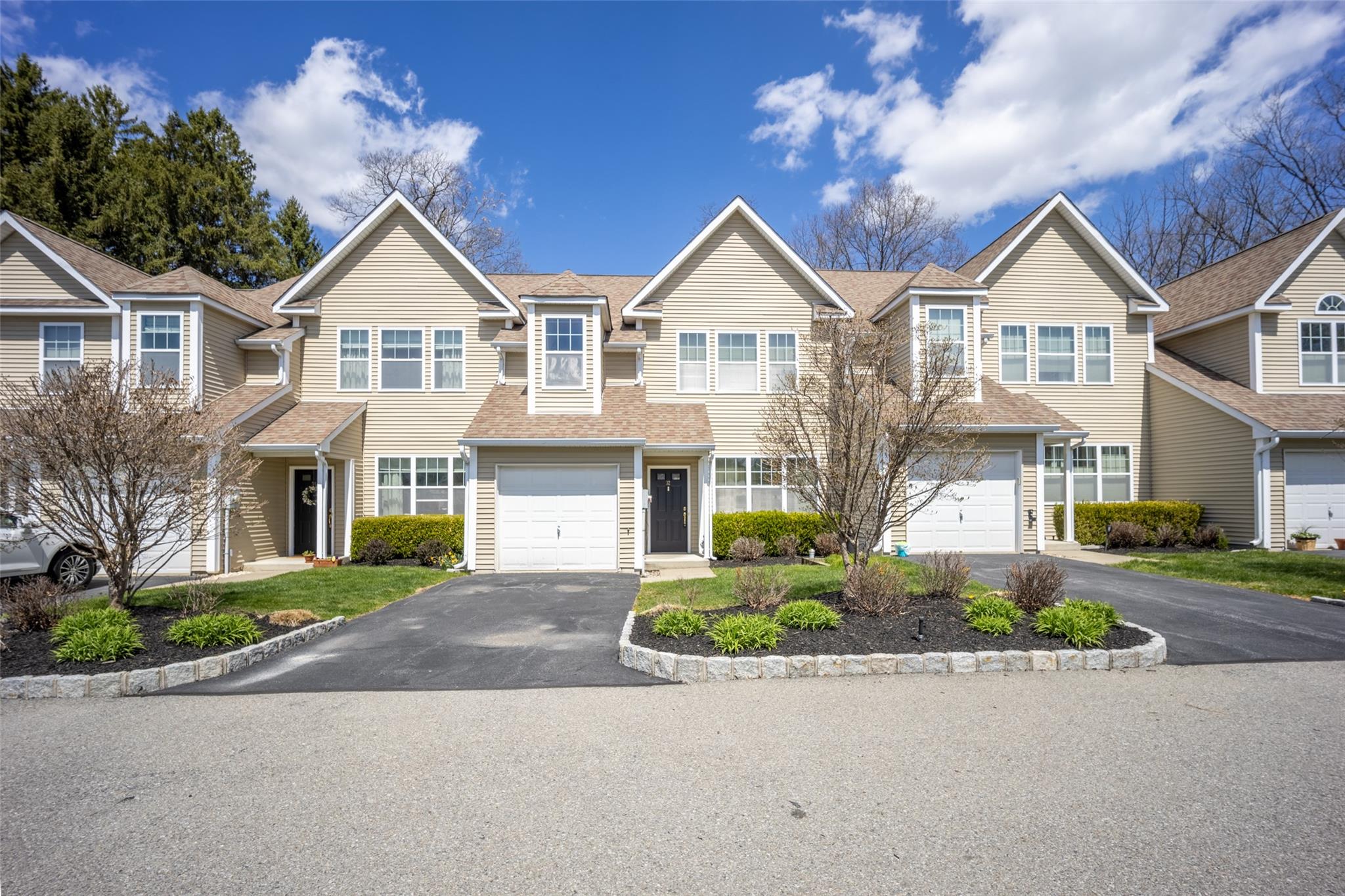 32 Halley Court, Poughkeepsie, New York image 1