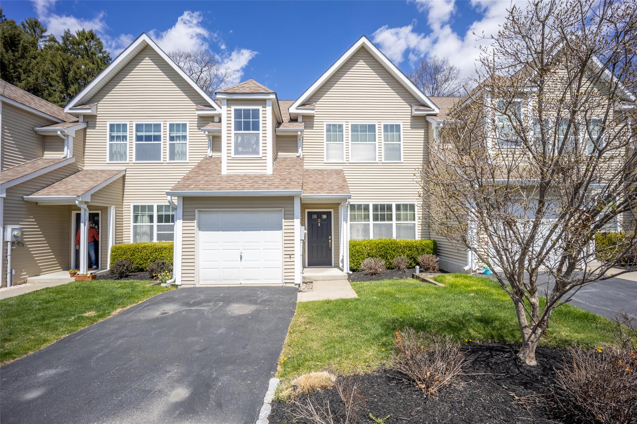 32 Halley Court, Poughkeepsie, New York image 2