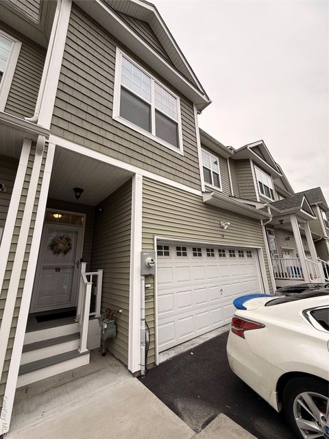 Homes For Sale - 19 Magnolia Park Road<br/> Orange County, Middletown, NY 10940