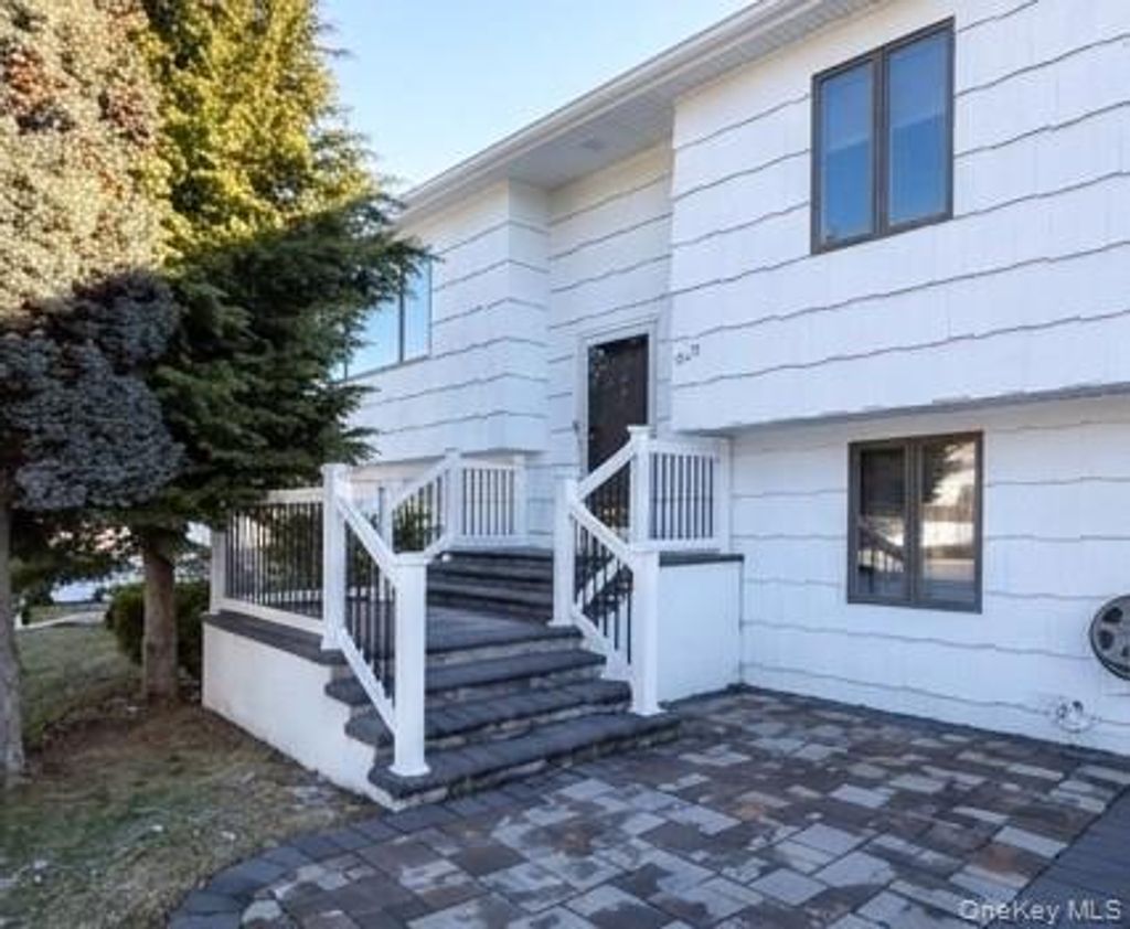 Photo of 342 Everard Street, Dix Hills, NY 11746 (MLS # 958723)