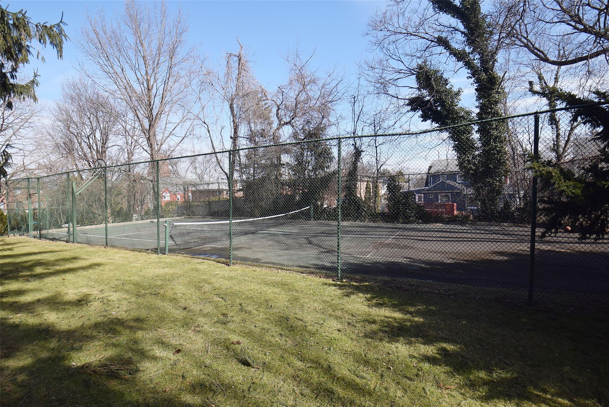47-27 Little Neck Parkway #L-2, Little Neck, New York image 9