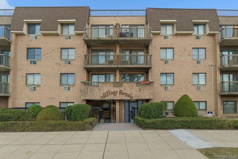 61-12 69th Street 2M Middle Village NY 11379