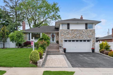 Homes For Sale - 98 Belmont Circle<br/> Syosset, NY 11791