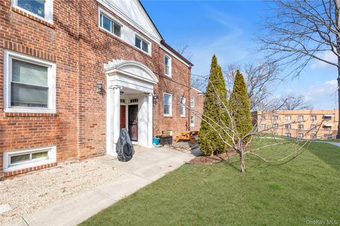 Photo of 150-77 Village Road #59D, Jamaica Hills, NY 11432 (MLS # 924134)