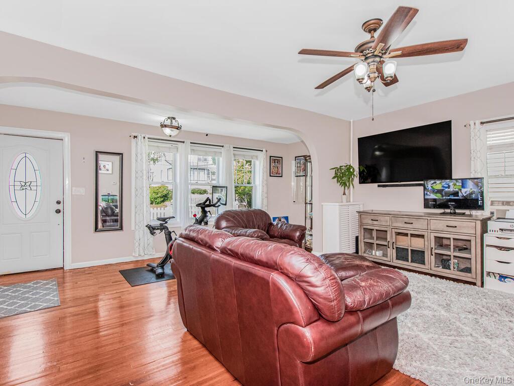 3992 Rombouts Avenue