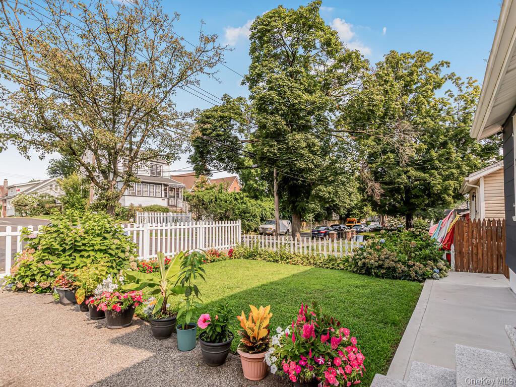 3992 Rombouts Avenue