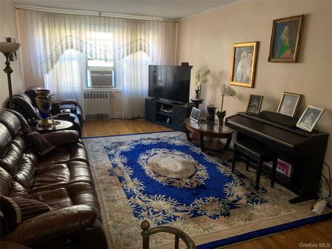 Photo of 102-40 67 Drive #3h, Forest Hills, NY 11375 (MLS # 923797)