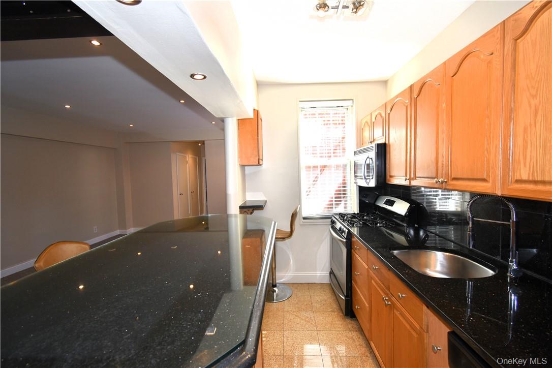 796 Bronx River Road B38