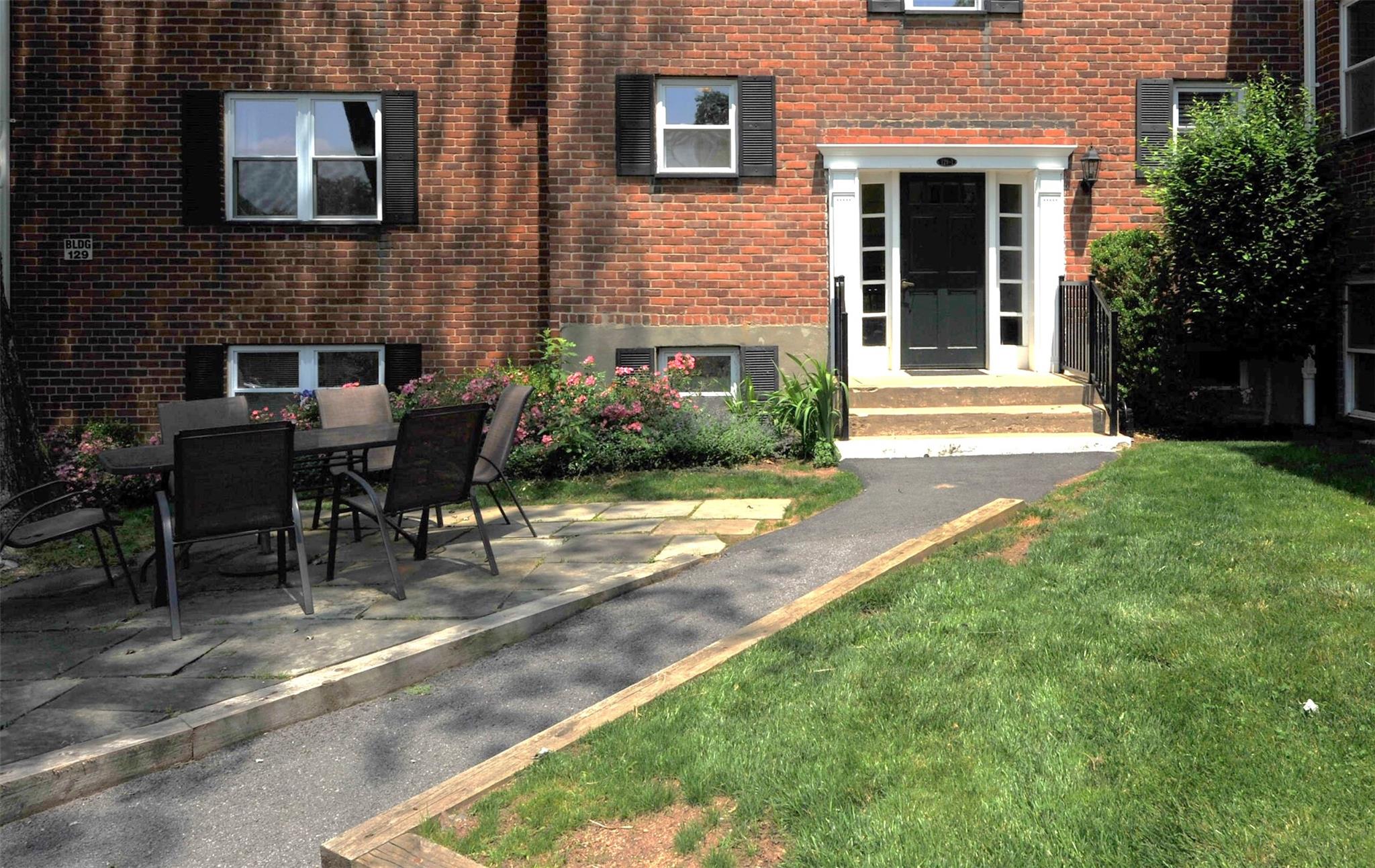 Property for Sale at South Highland Avenue B6, Ossining, New York - Bedrooms: 2 
Bathrooms: 1 
Rooms: 5  - $225,000