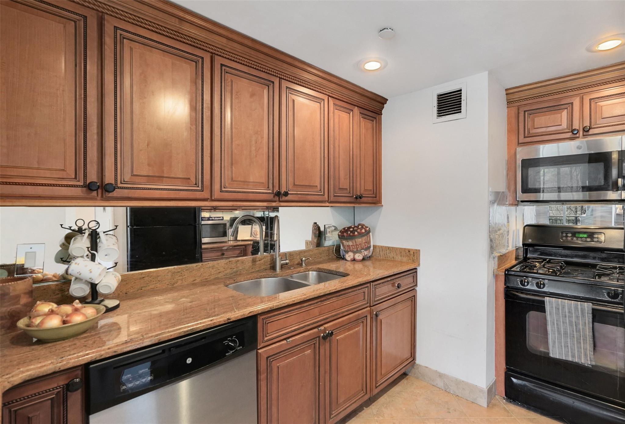 1020 Warburton Avenue #6C, Yonkers, New York image 8