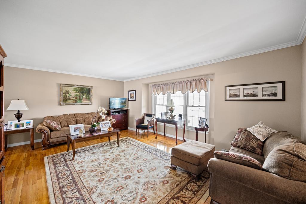 1913 Jackson Avenue, West Islip, New York image 7