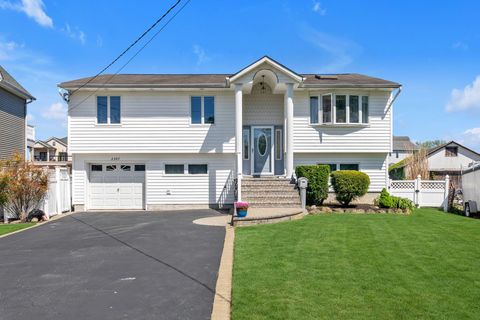 2397 Riverside Avenue Seaford NY 11783