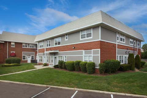 Apartment For Rent - 425 Newbridge Road #46<br/> East Meadow, NY 11554
