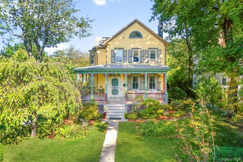 Homes For Sale - 319 Melbourne Avenue<br/> Mamaroneck, NY 10543