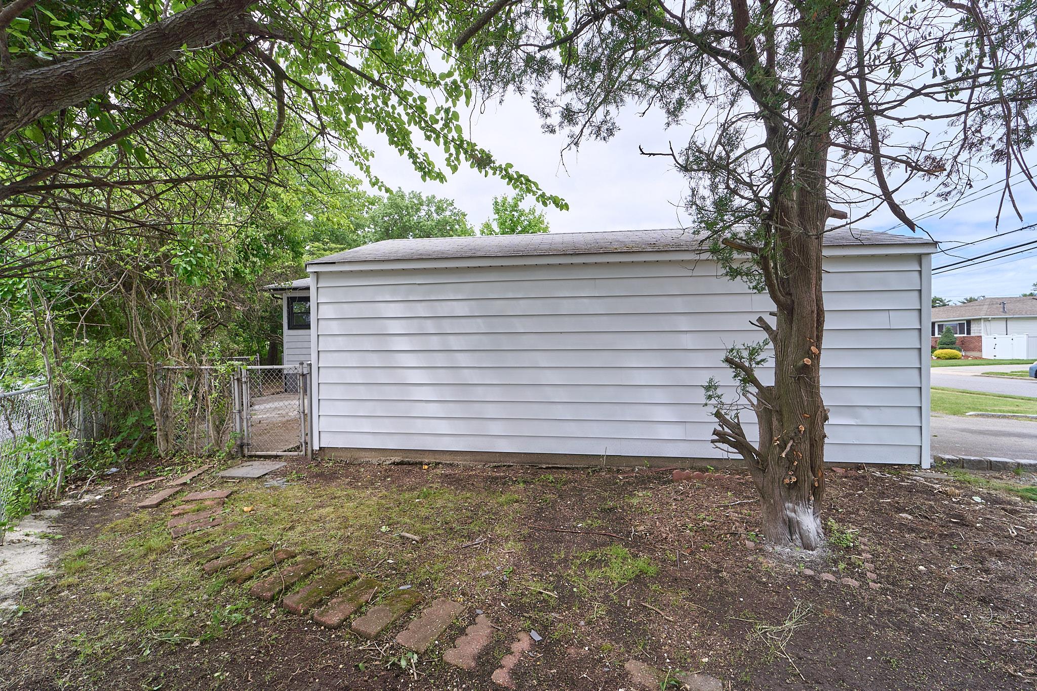 133 S 7th Street, Bethpage, New York image 36