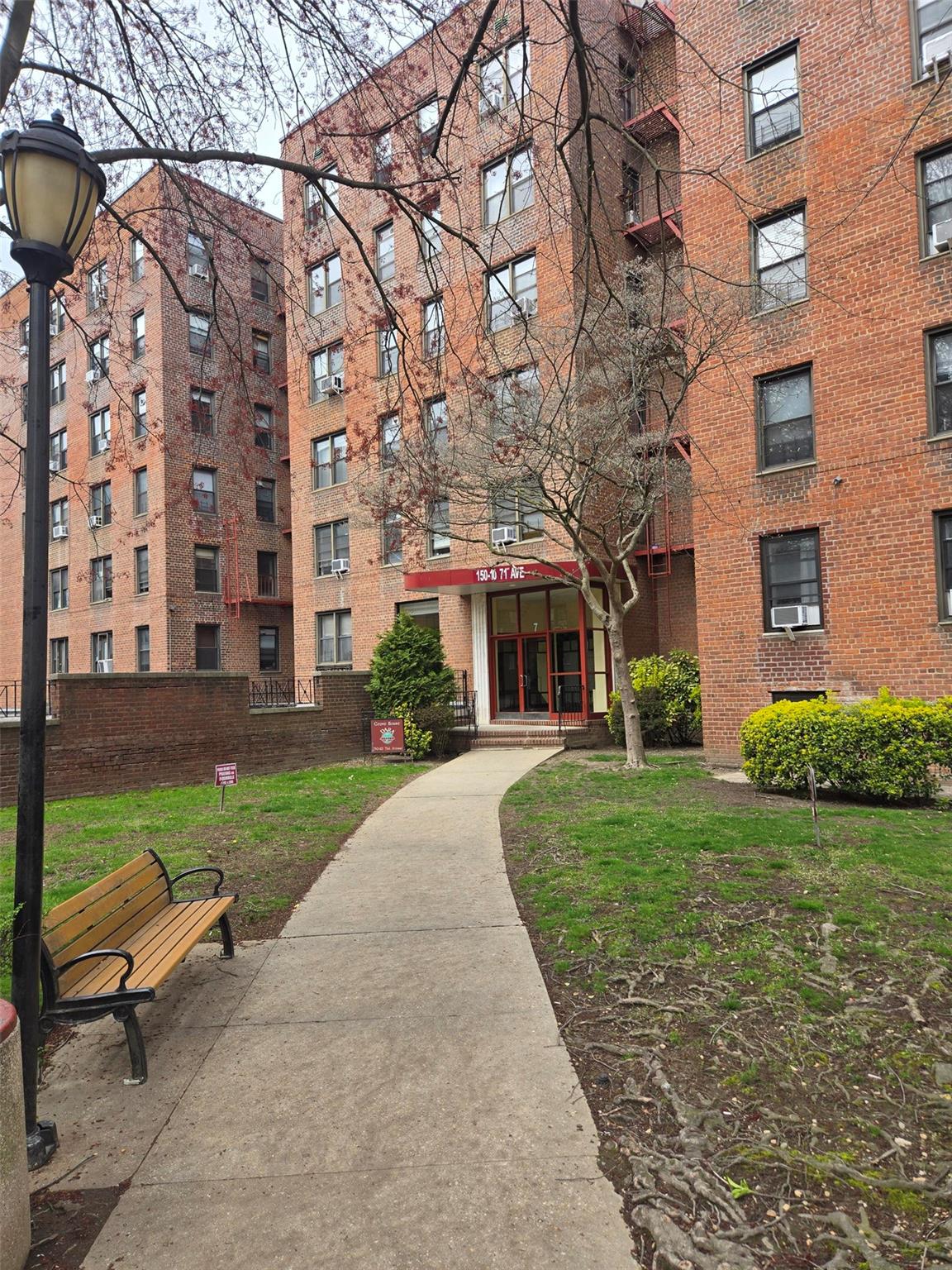 Property for Sale at 71st Avenue 5L, Kew Garden Hills, Queens, NY - Bedrooms: 1 
Bathrooms: 1 
Rooms: 4  - $278,000
