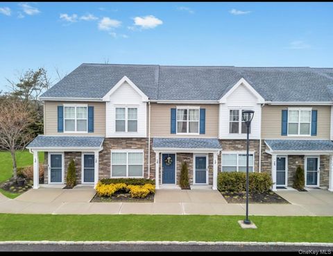 Condo For Sale - 138 Weatherby Lane #138<br/> Central Islip, NY 11722