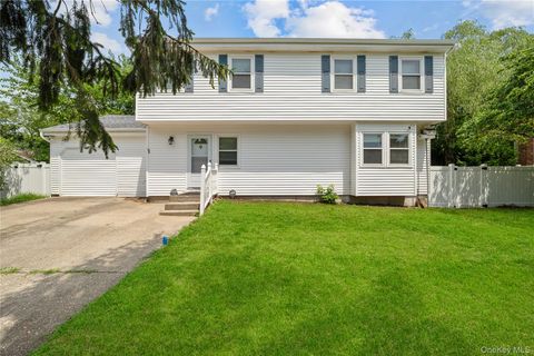 Homes For Rent - 9 4th Street<br/> Suffolk County, Nesconset, NY 11767