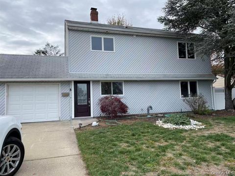 Apartment For Rent - 8 Harmony Lane #2F<br/> Westbury, NY 11590