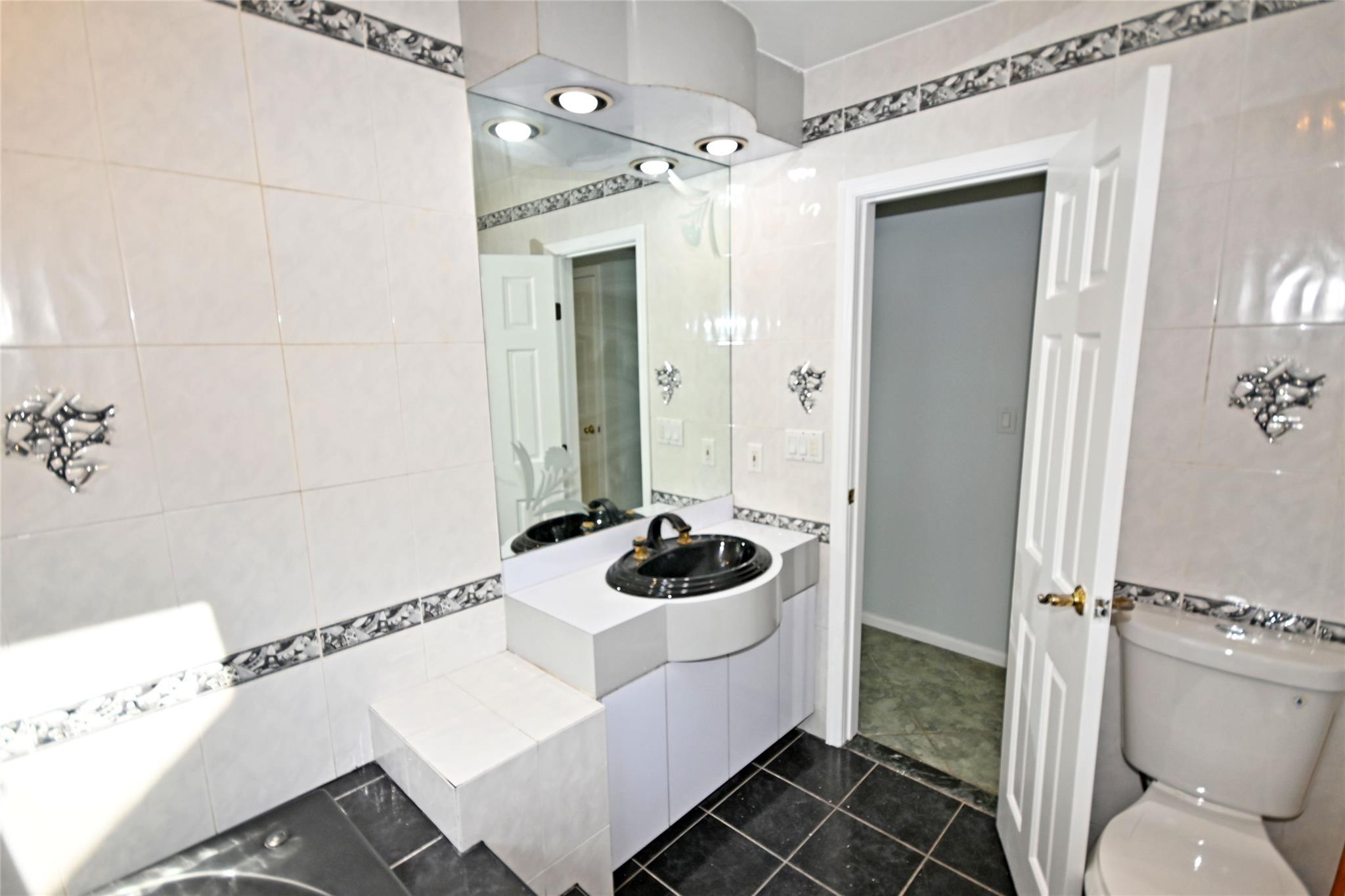 2198 Willow Street, Wantagh, New York image 24