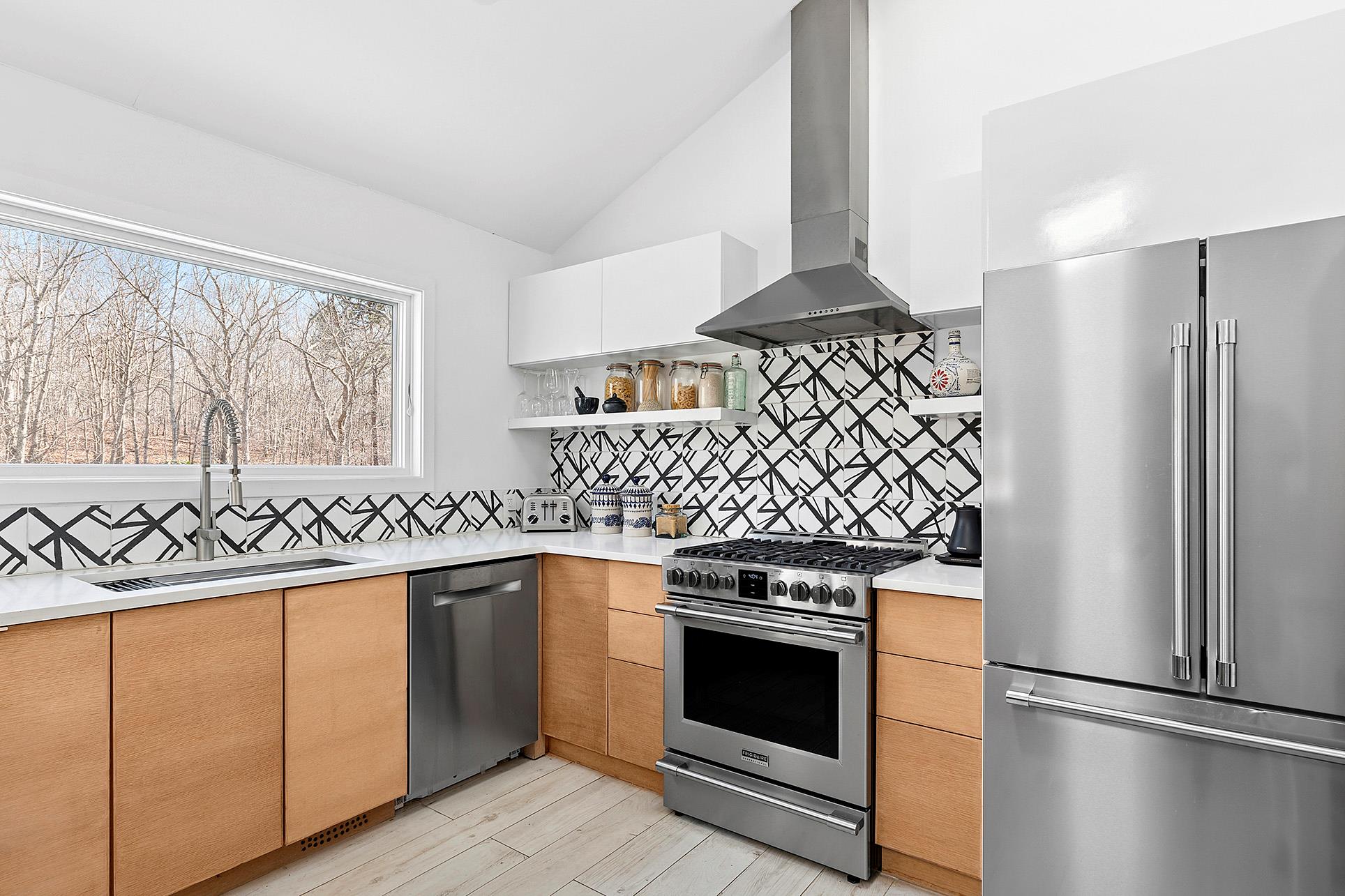 211 Red Dirt Road, East Hampton, New York image 10