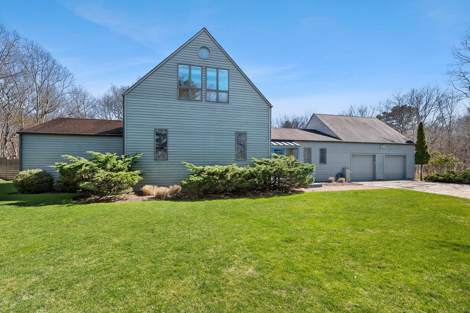 211 Red Dirt Road, East Hampton, New York image 1