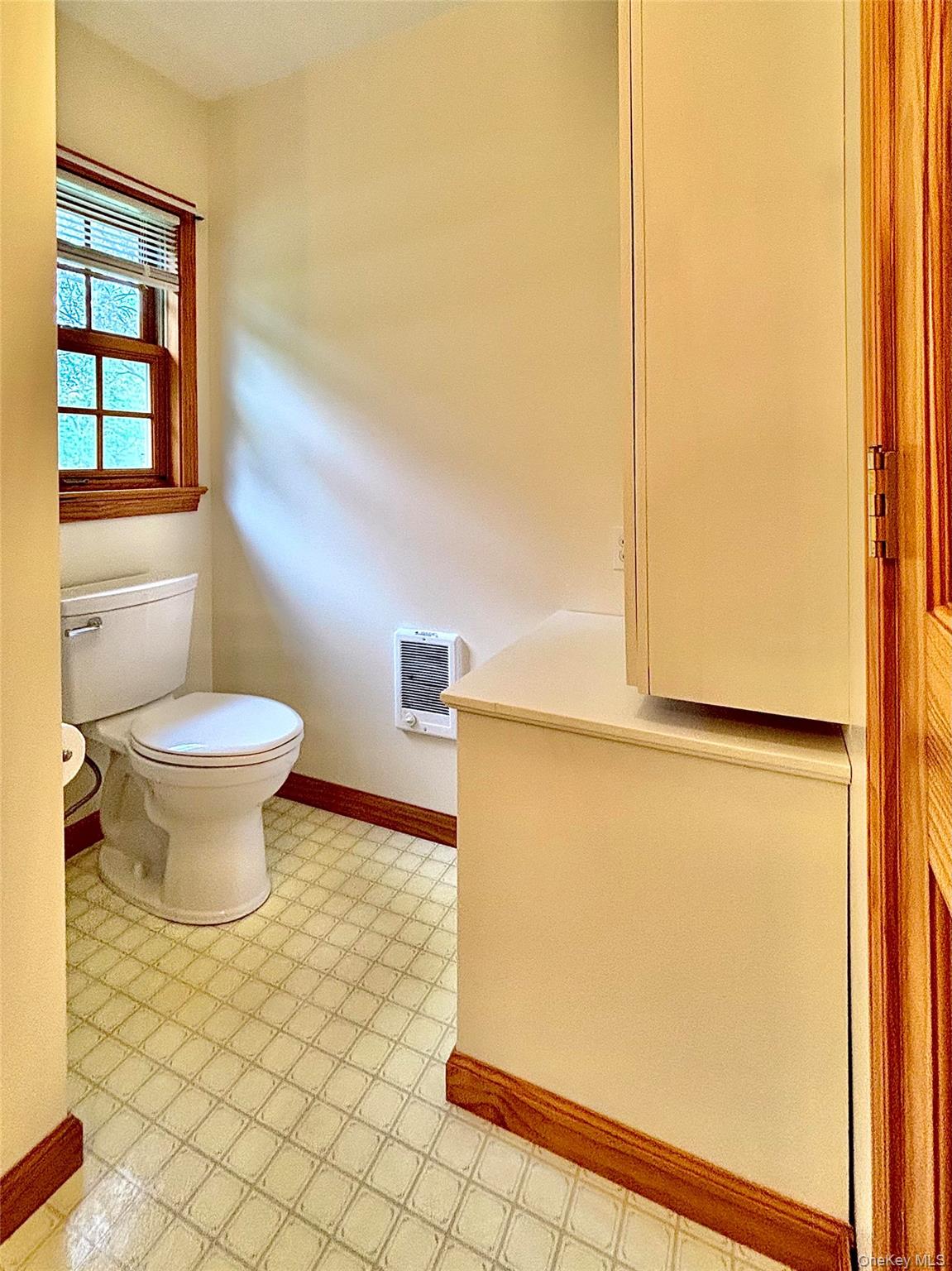 Rhinebeck, New York 12572, United States, 1 Bedroom Bedrooms, ,1 BathroomBathrooms,Residential,Active,229773