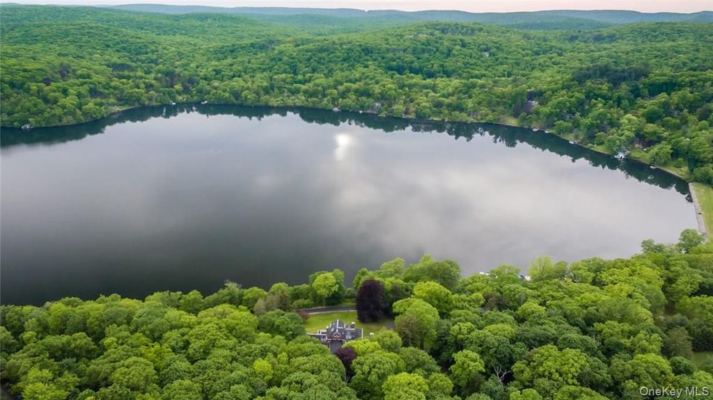 Photo of 262 Tuxedo Road, Tuxedo Park, NY 10987 (MLS # 986815)