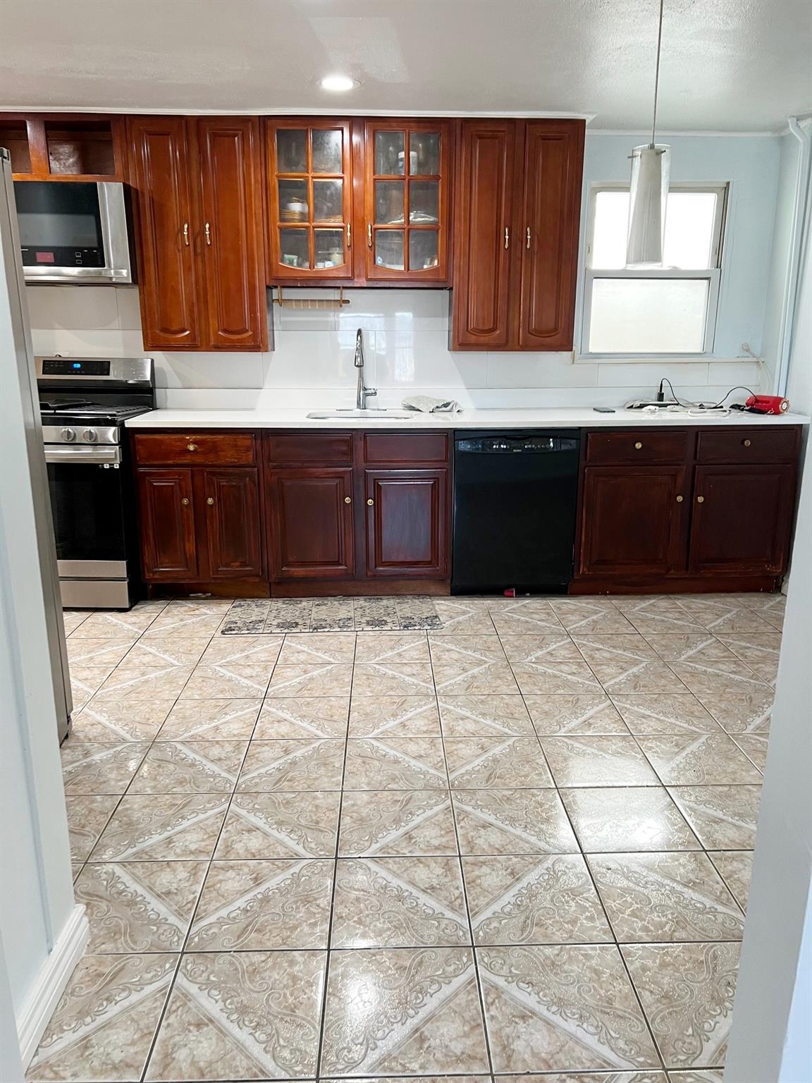 Rental Property at Sickles Avenue 2nd Floor, New Rochelle, New York - Bedrooms: 2 
Bathrooms: 2 
Rooms: 5  - $3,300 MO.