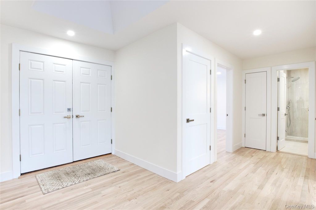 Photo of 29 Woodland Drive, Roslyn, NY 11576 (MLS # 964756)