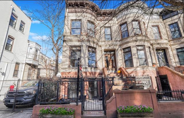 887 Lincoln Place
