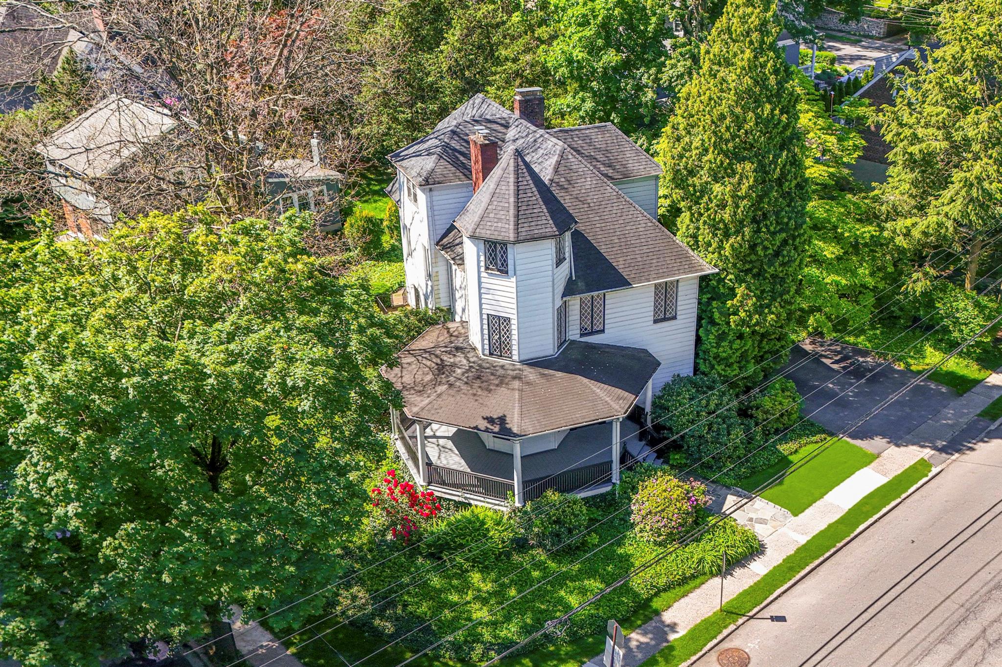 69 Desmond Avenue, Bronxville, New York image 42