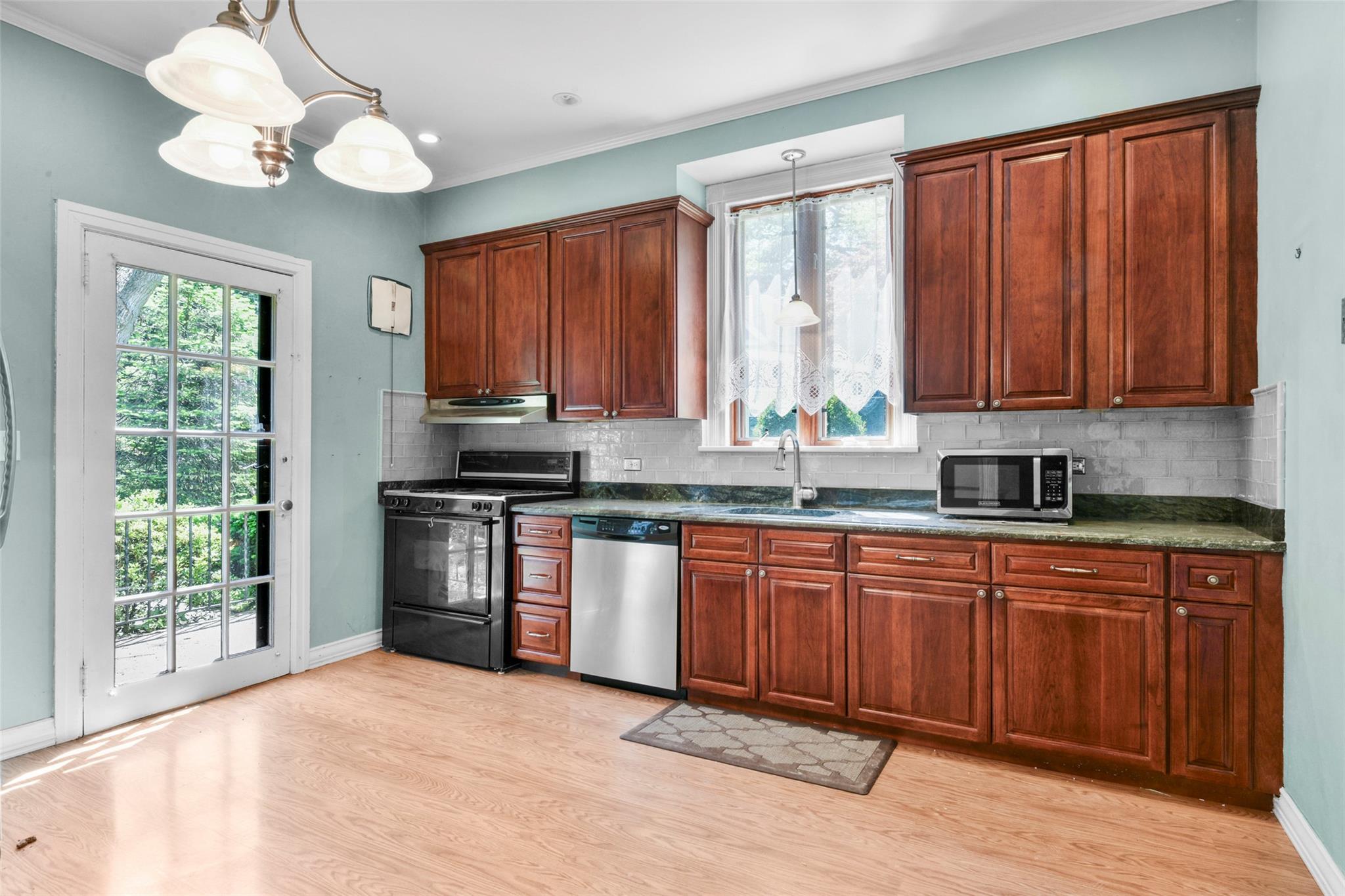 69 Desmond Avenue, Bronxville, New York image 18