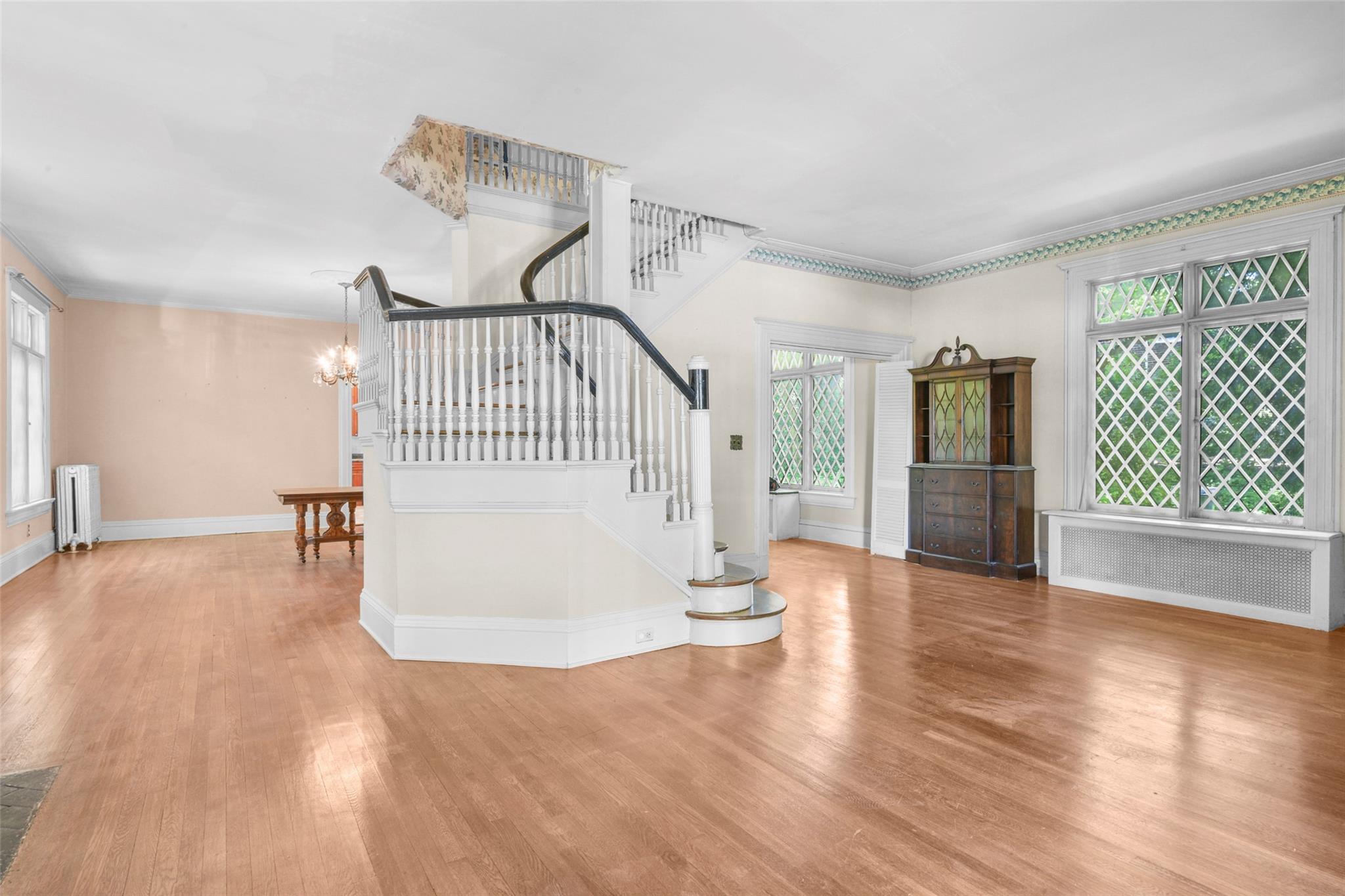69 Desmond Avenue, Bronxville, New York image 12