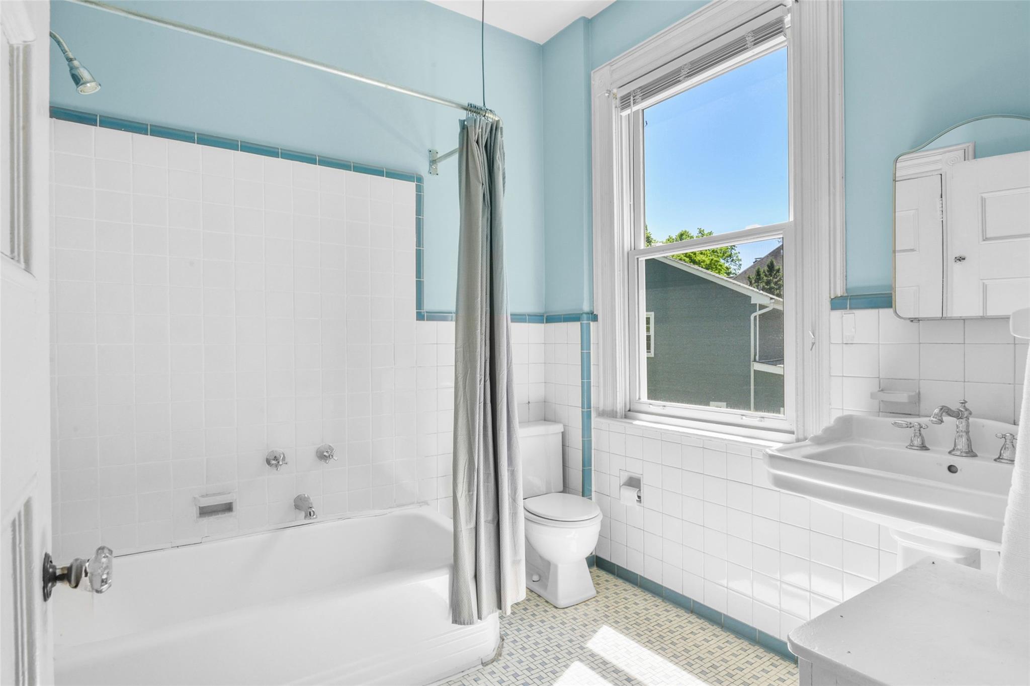 69 Desmond Avenue, Bronxville, New York image 31