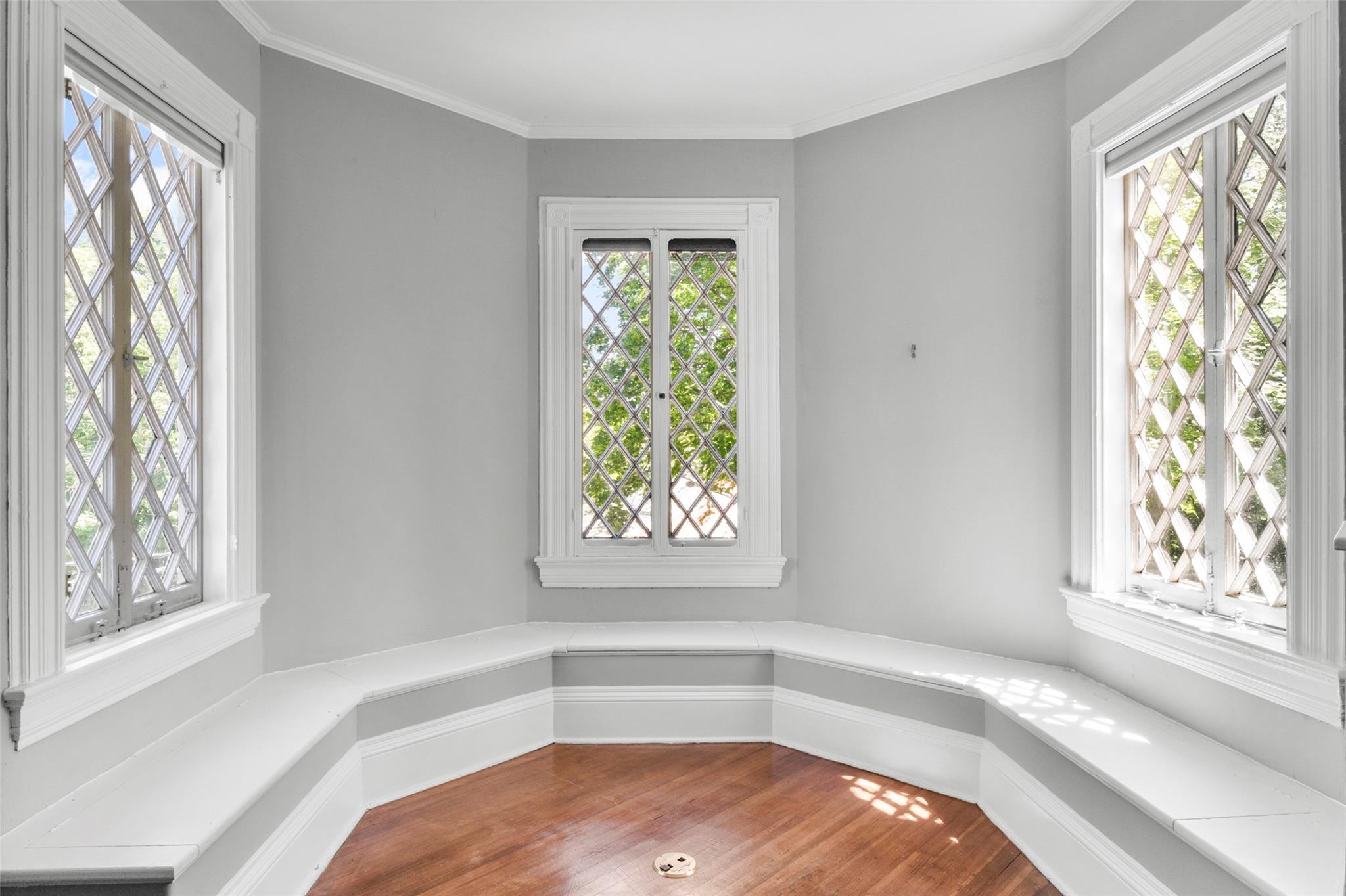 69 Desmond Avenue, Bronxville, New York image 24