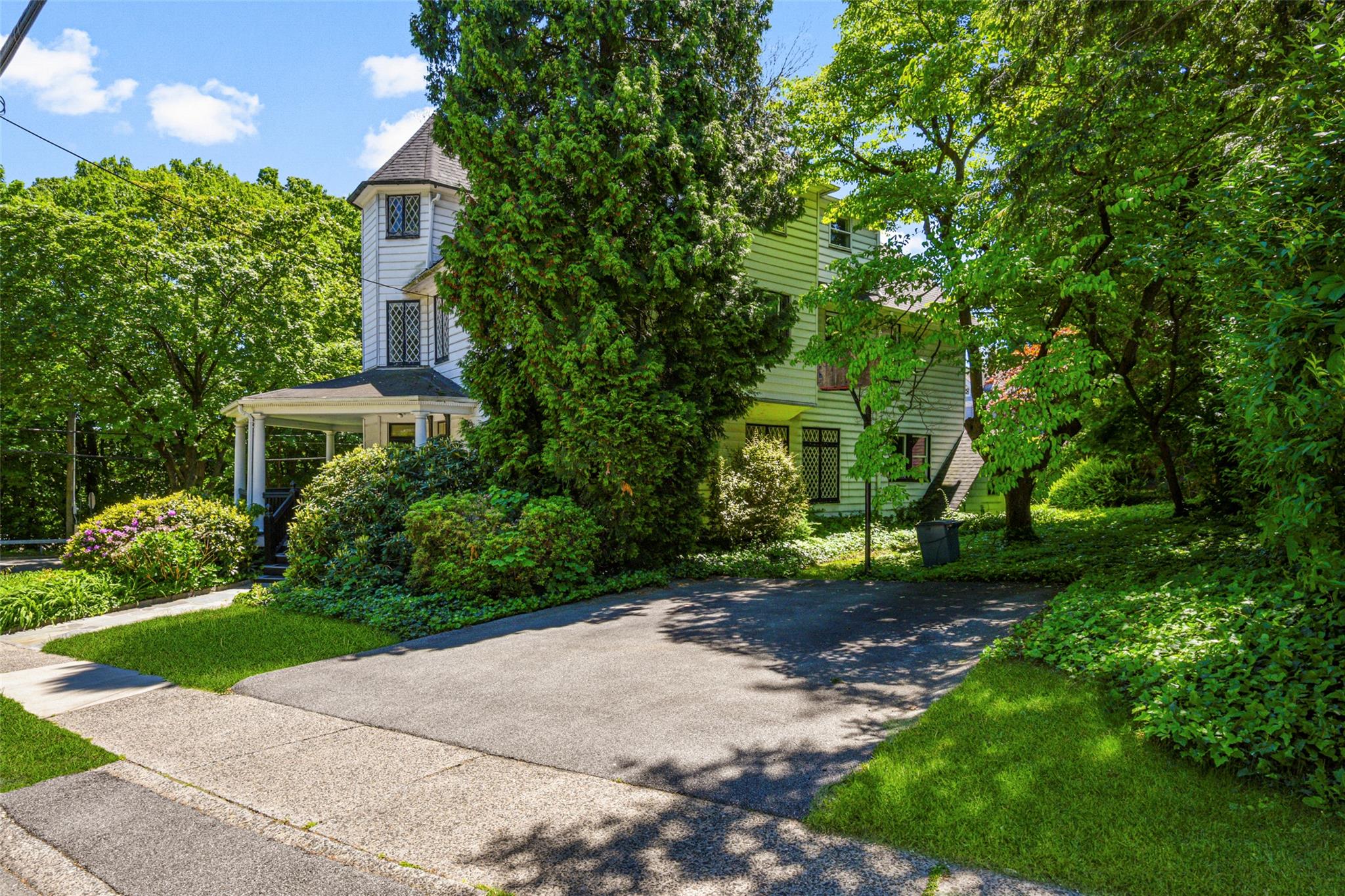69 Desmond Avenue, Bronxville, New York image 39